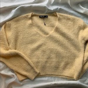 Yellow Nasty Gal Sweater ☕️☃️